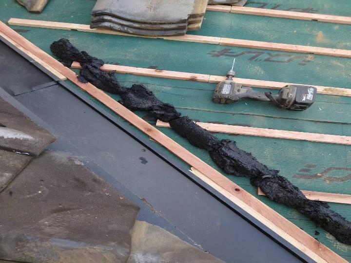 防水紙と瓦桟の設置