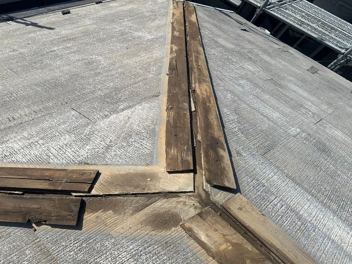 既存棟板金と貫板の撤去