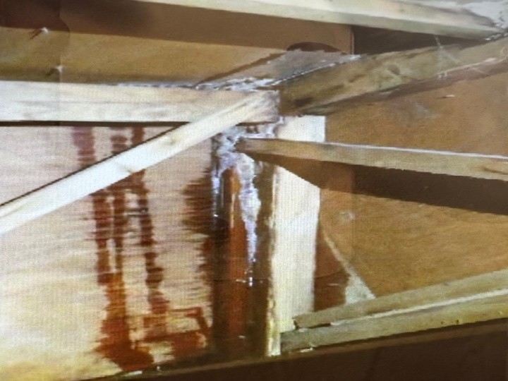 室内への雨水浸入跡の確認