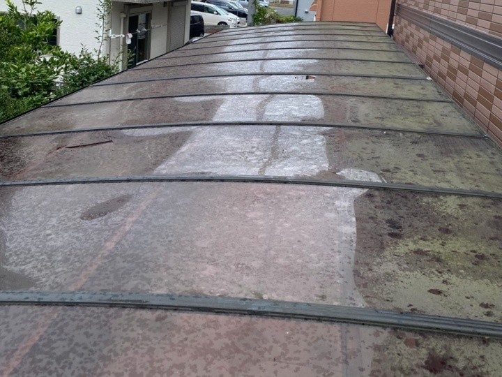 全体に広がる汚れと変色