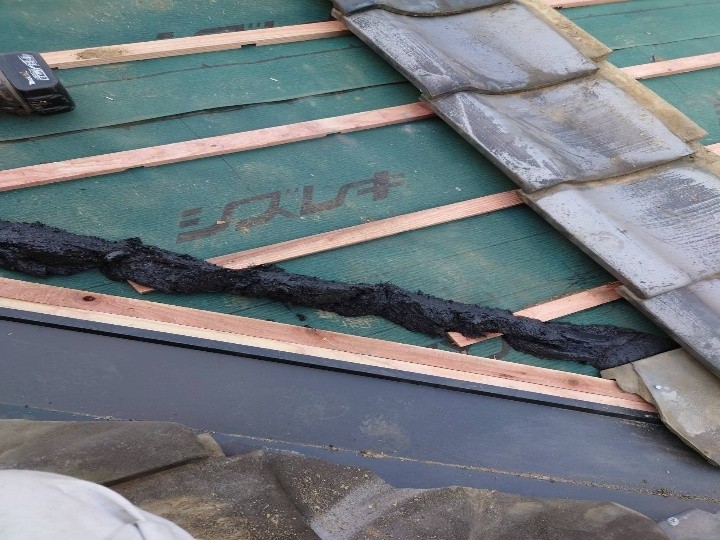 谷板金の調整と下地補強