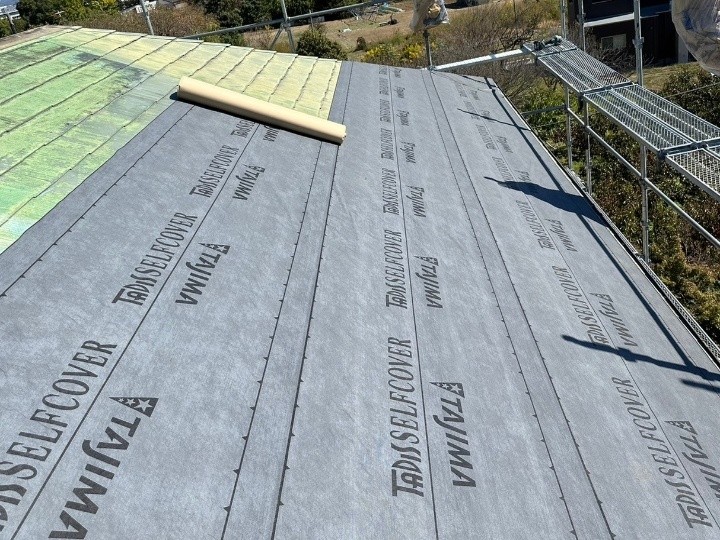 防水紙「タディスセルフ」の敷設