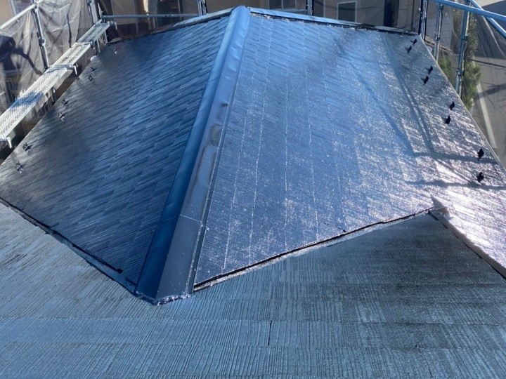 屋根塗装の中塗り