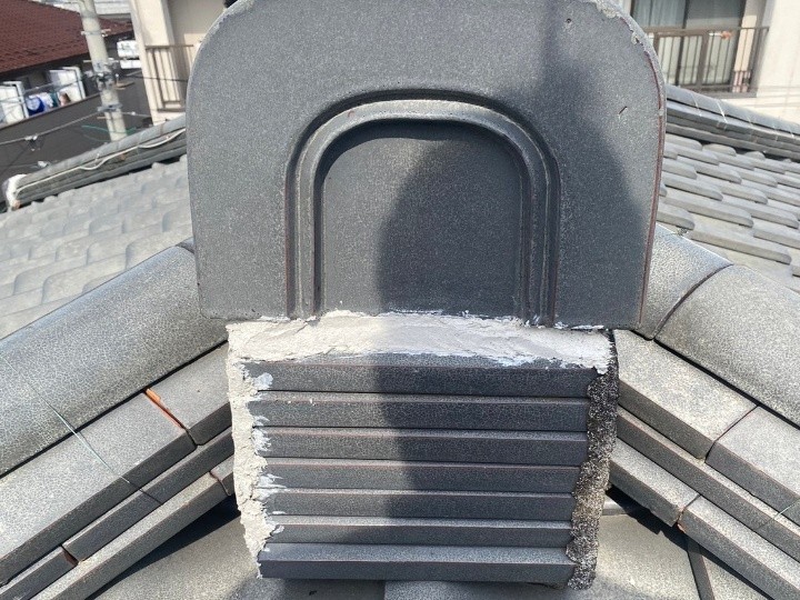 鬼瓦の漆喰詰め直し