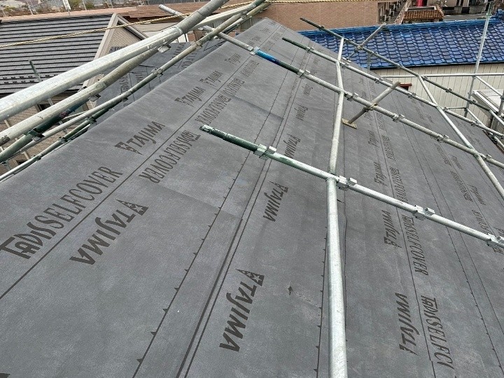 防水紙（ルーフィング）の敷設