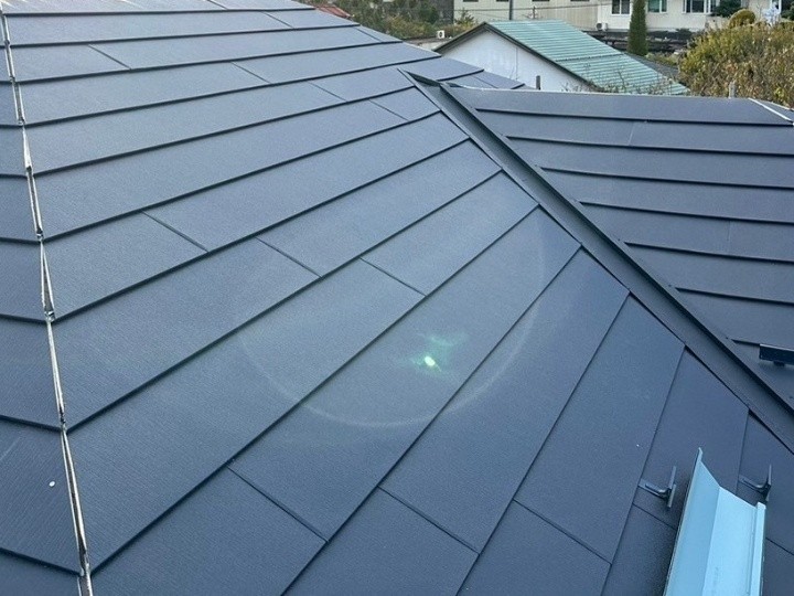 新規屋根材「スーパーガルテクト」の葺き込み