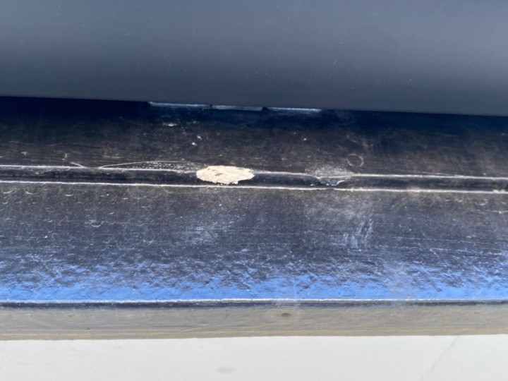 鼻隠し板の表面劣化