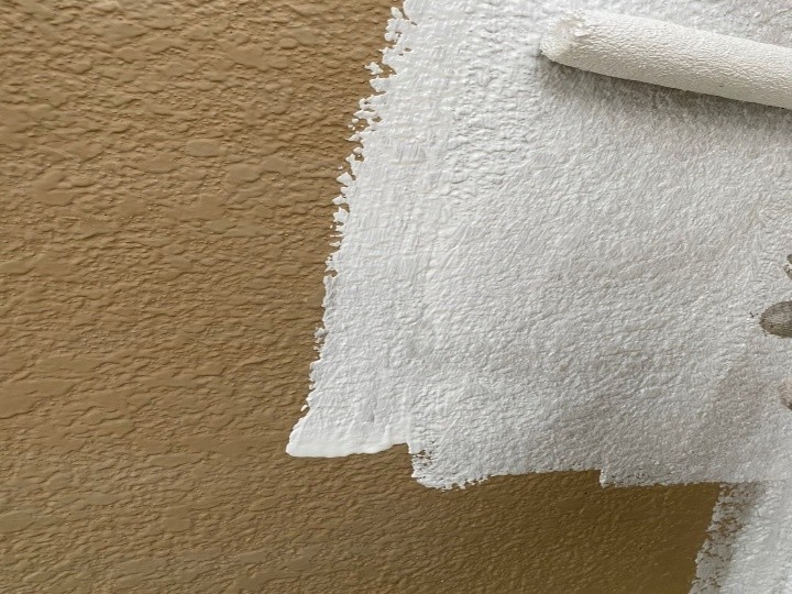 外壁の下塗り工程