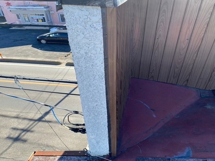 外壁と屋根の境目のコーキング処理