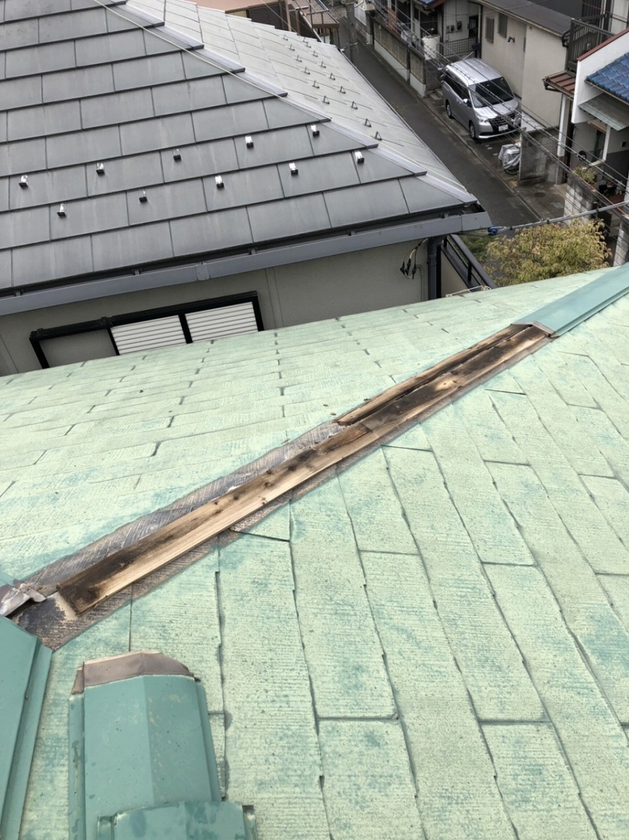川越市の台風被害で棟板金剥れ改修前