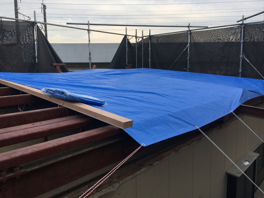 埼玉県鴻巣市トタン屋根金属で寄棟の屋根へ葺き替え