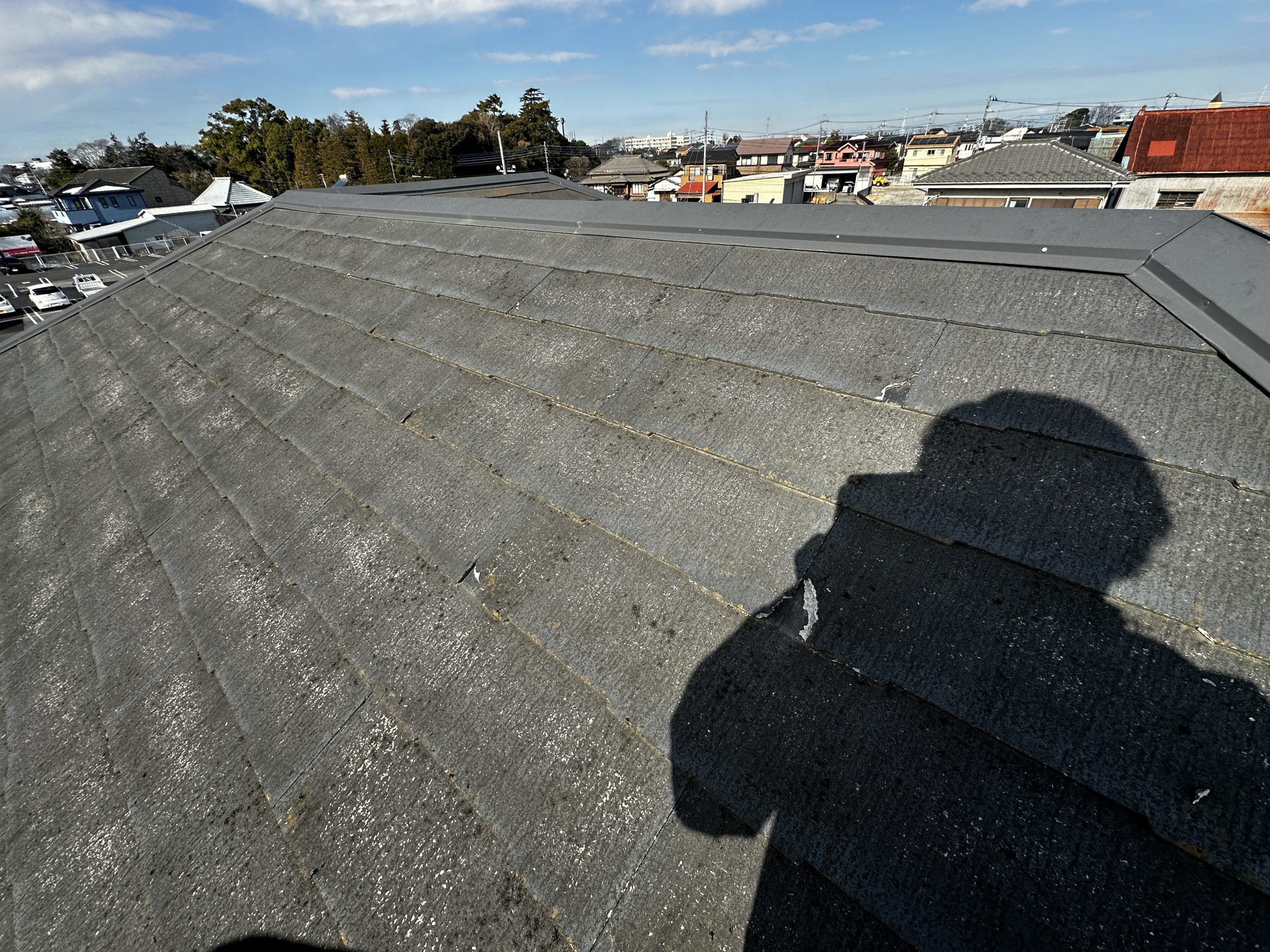 川越で屋根カバー工法のお見積もり依頼。断熱材一体型の横暖ルーフでカバー工法！