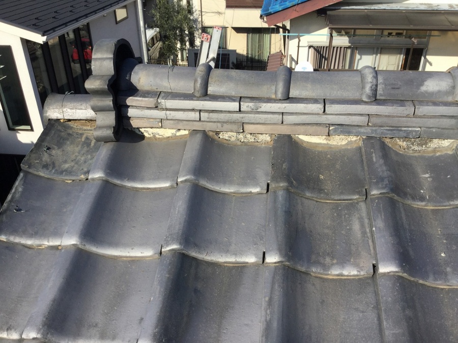 川越市瓦屋根の面戸コーキング補修は雨漏り要因