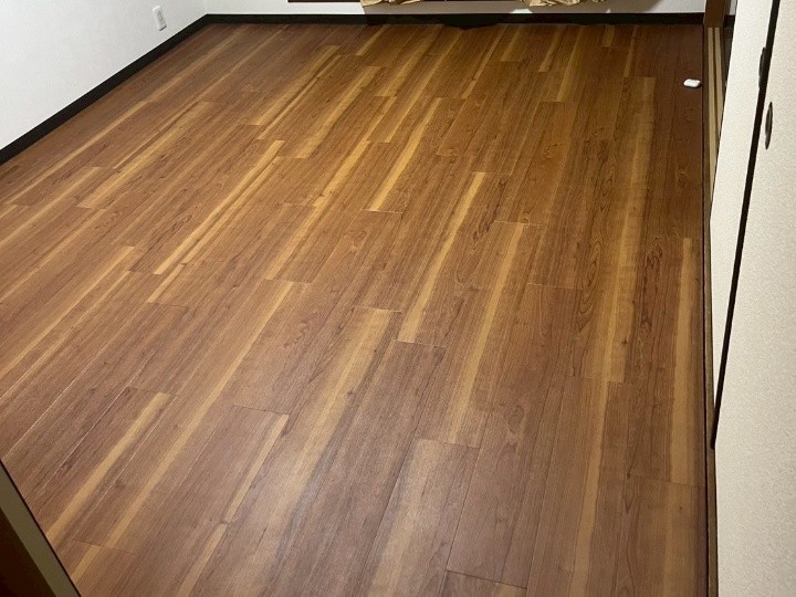 フローリングの張り替え工事の床