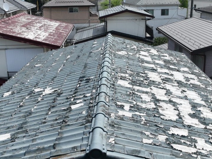 剥がれ・ひび割れが進行したかわらU屋根
