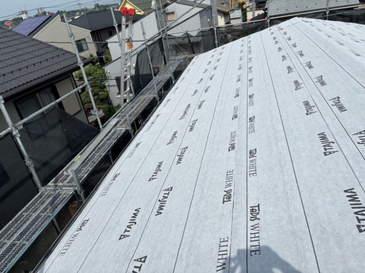 防水紙を敷いた屋根