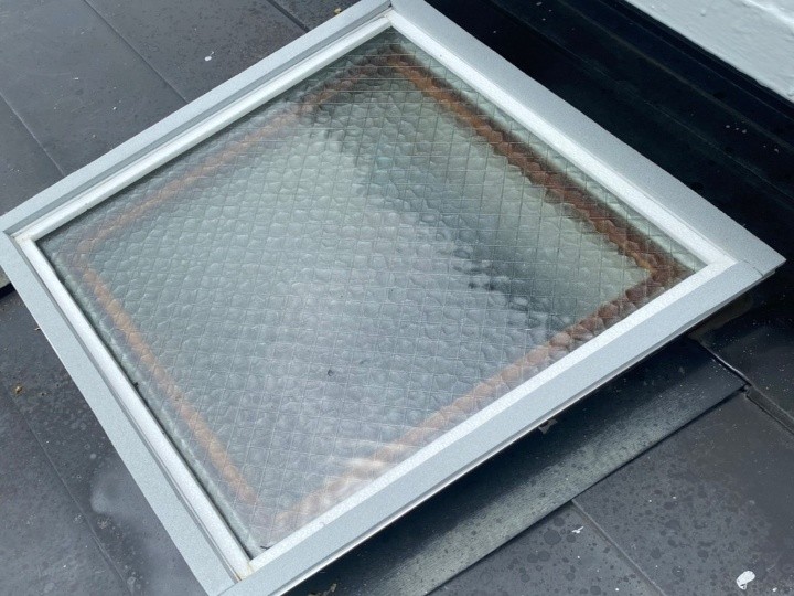 新しい防水テープで取り合い部を再構築