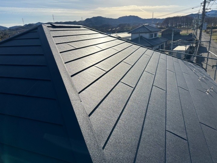 スーパーガルテクトへ屋根カバー工法（工事）を実施したお住まい
