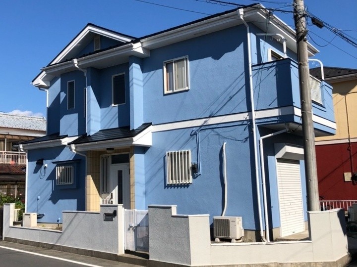 屋根外壁塗装工事と棟板金交換工事を併せて実施したお住まい