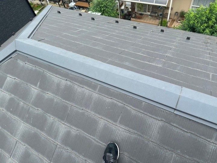 工事前の傷んだ棟板金