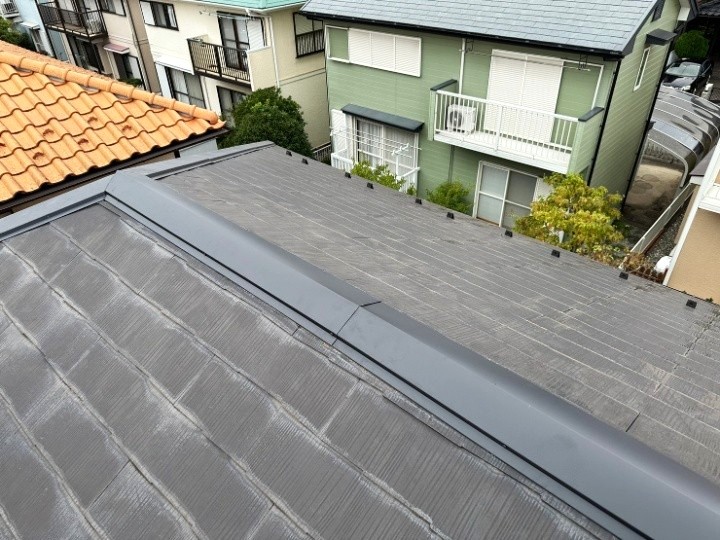 傷んだ棟板金に樹脂製貫板を採用した棟板金交換工事を施工