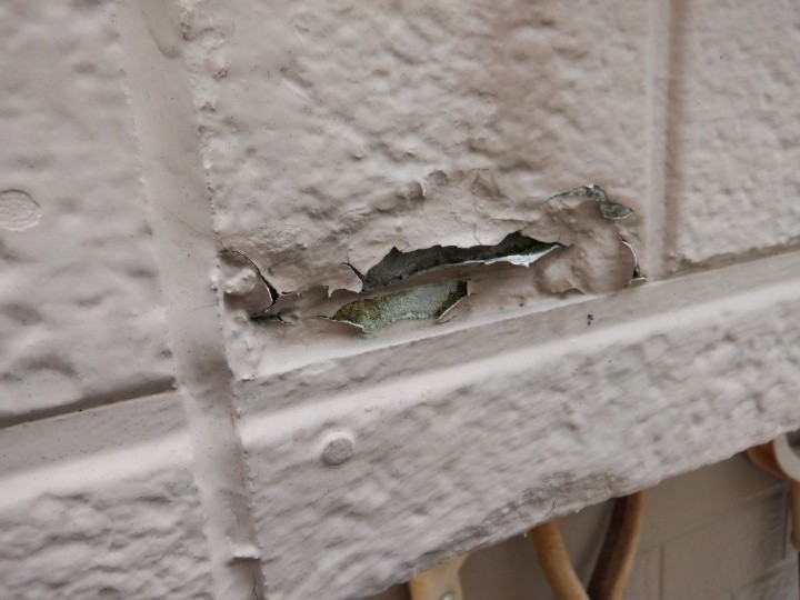 外壁が傷んだ状態