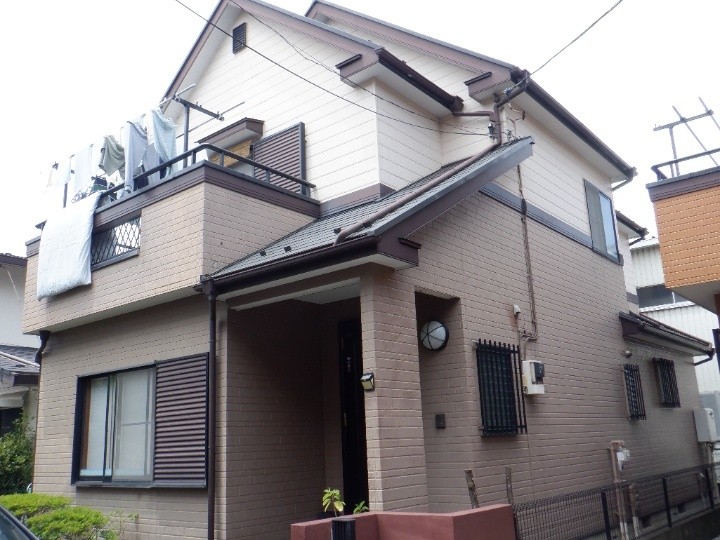 屋根外壁塗装工事前のお住まい