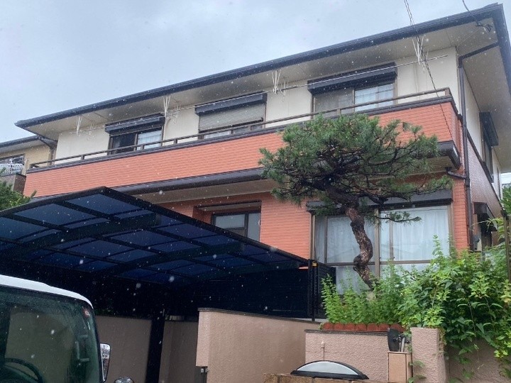 屋根カバー工法と外壁塗装工事を行ったお住まい