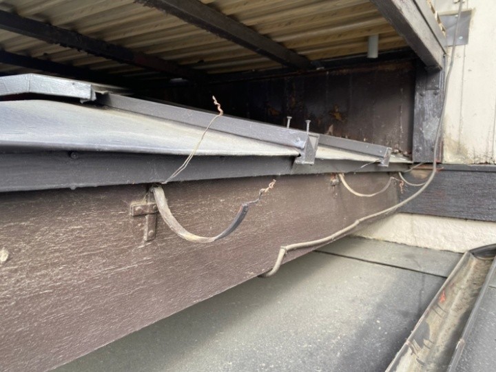 受け金具の状態確認と再利用で、合理的にコストを調整