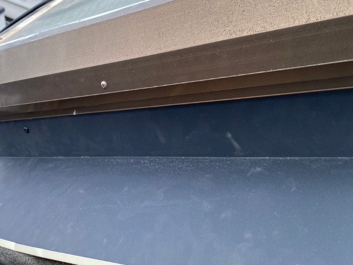 立ち上げを固定して雨水の乗り越えを抑える工夫