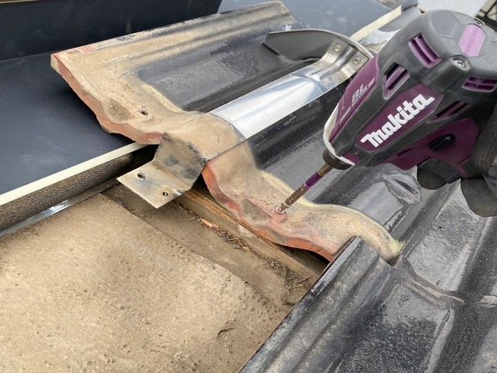 瓦の復旧と納まりの最終チェック