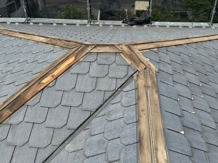 棟板金と貫板の撤去で下地の状態をリセット