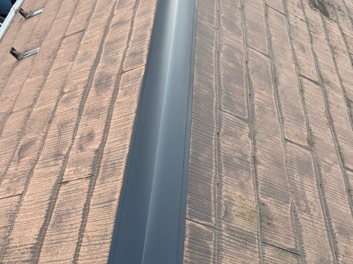 雨漏りした屋根に「棟板金交換工事とドーマー周りシーリング工事」を同時施工して再発防止