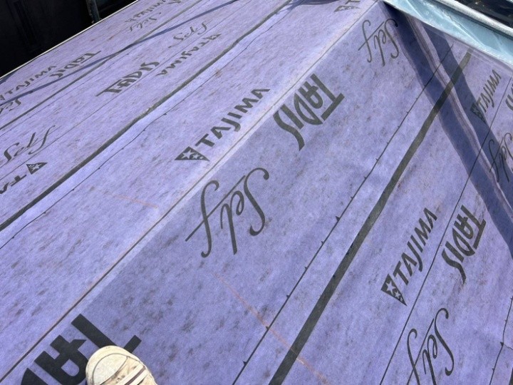 防水紙の敷設で雨仕舞を強化