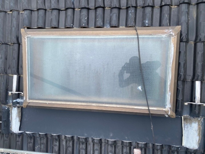 天窓にGL鋼板製水切り板金施工したお住まい