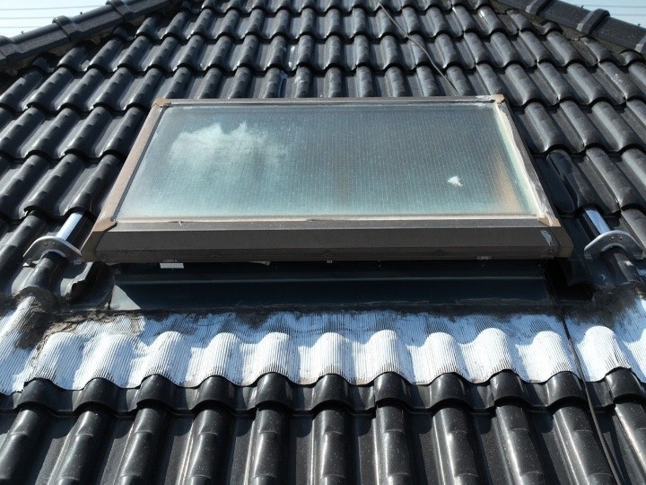 トップライト周りの納まりと屋根面の状況