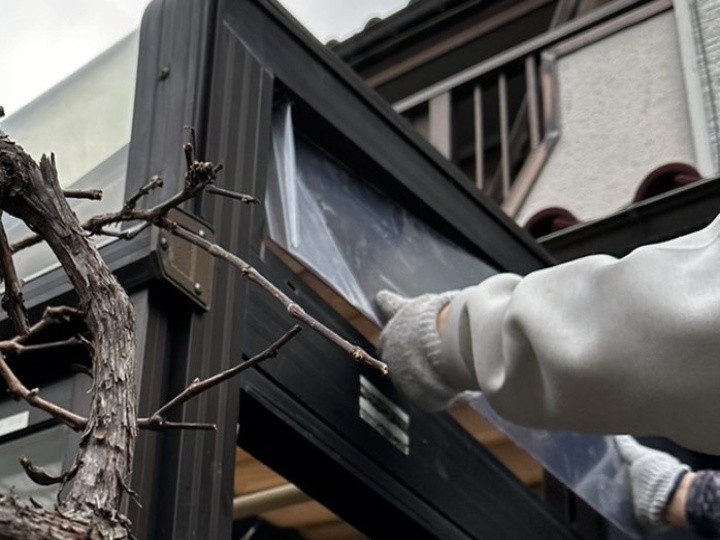 新規ポリカ材の準備と寸法合わせ