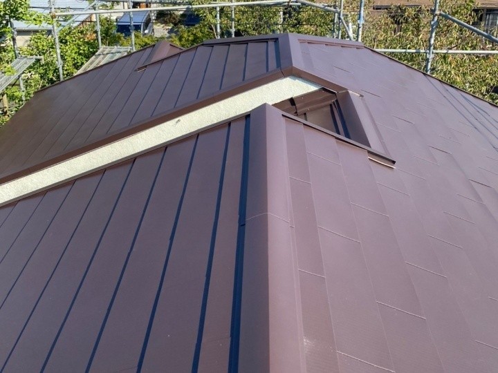 築30年スレート屋根からタフワイド屋根へカバー工法して高耐久・遮熱を実現