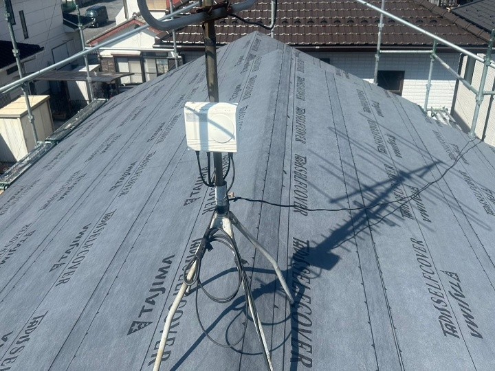 防水紙を敷設した屋根