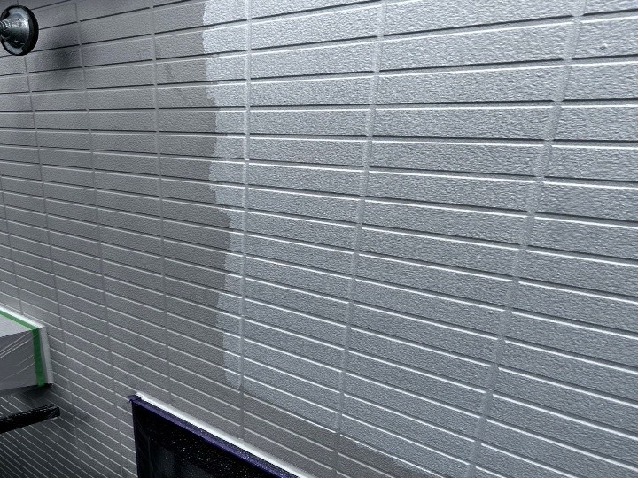 外壁塗装の施工前養生と下塗りの準備