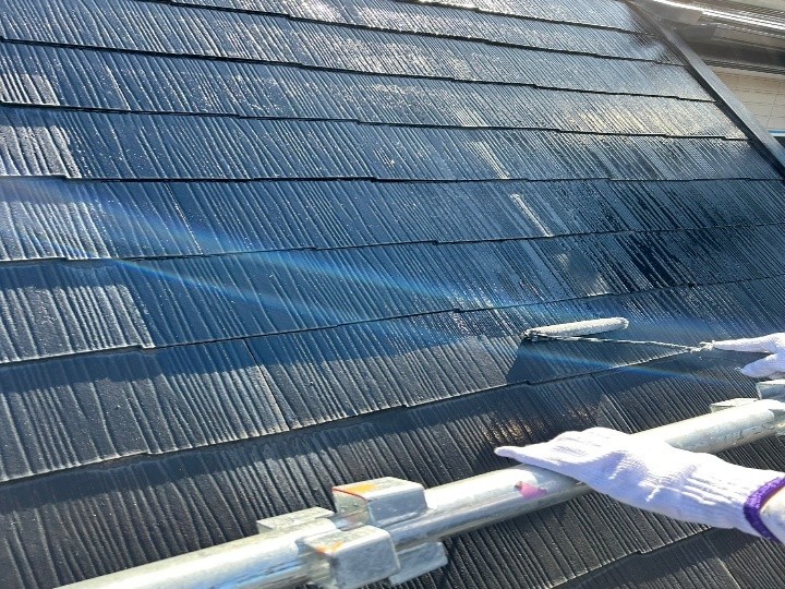 屋根塗装の下塗りで密着性を底上げ