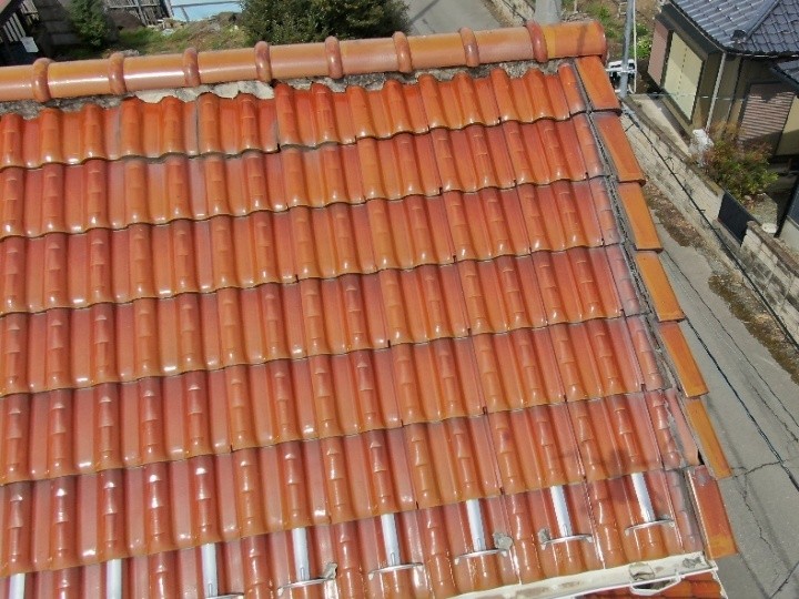 屋根全体の状態と端部の納まり確認