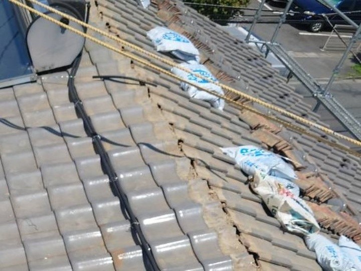 棟瓦解体後の屋根