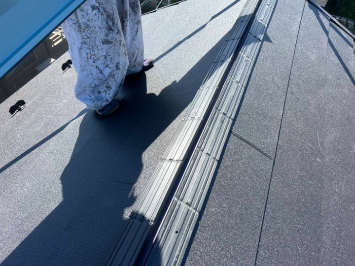 屋根材施工と貫板設置