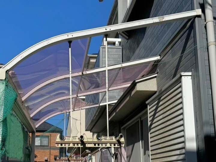 強風で割れたカーポート屋根