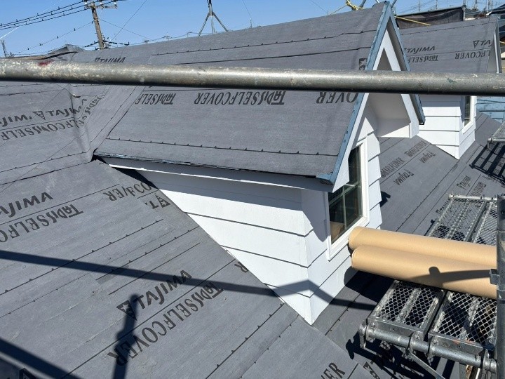 防水紙を敷いた屋根