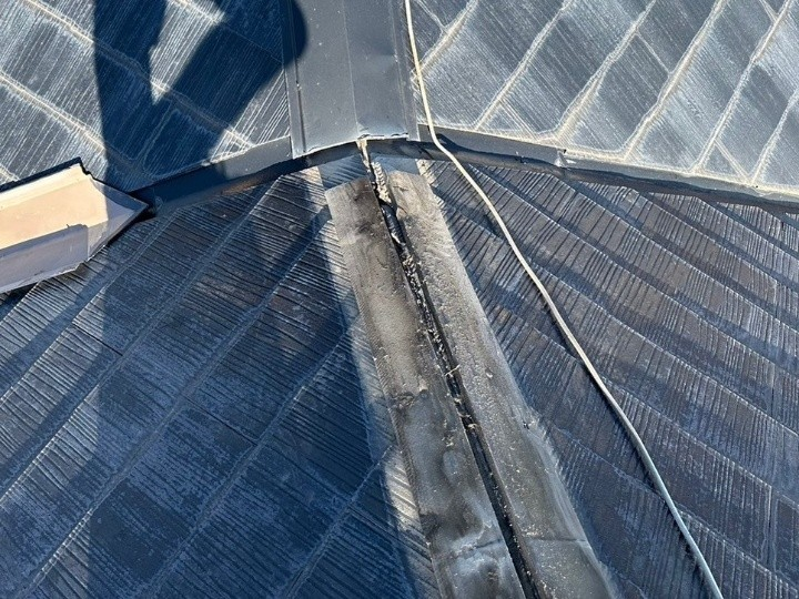 棟板金の浮きと貫板の劣化