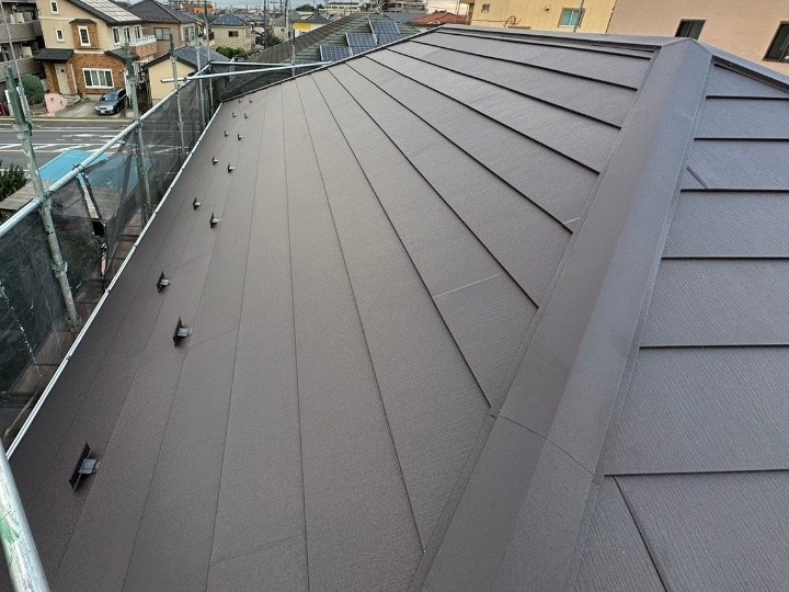 雨漏りした天窓を撤去工事してスーパーガルテクトで屋根カバー工法