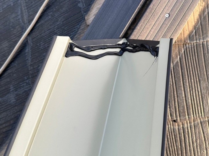 ガルバリウム棟板金の準備とコーキング処理