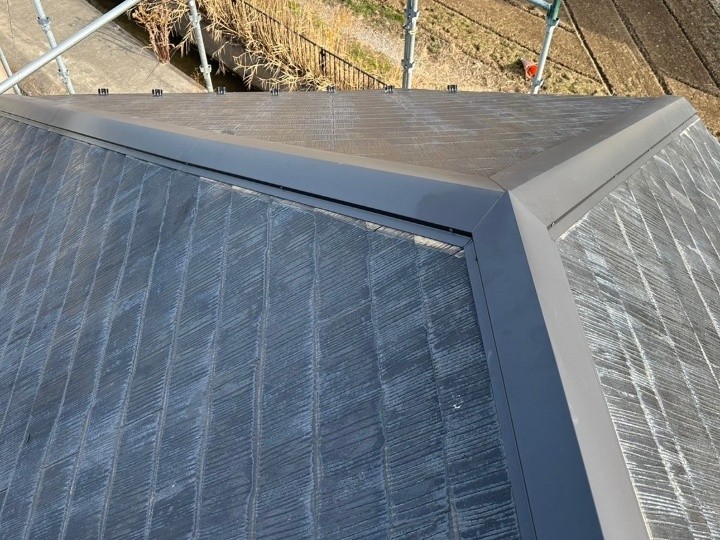 新しい棟板金の取り付け